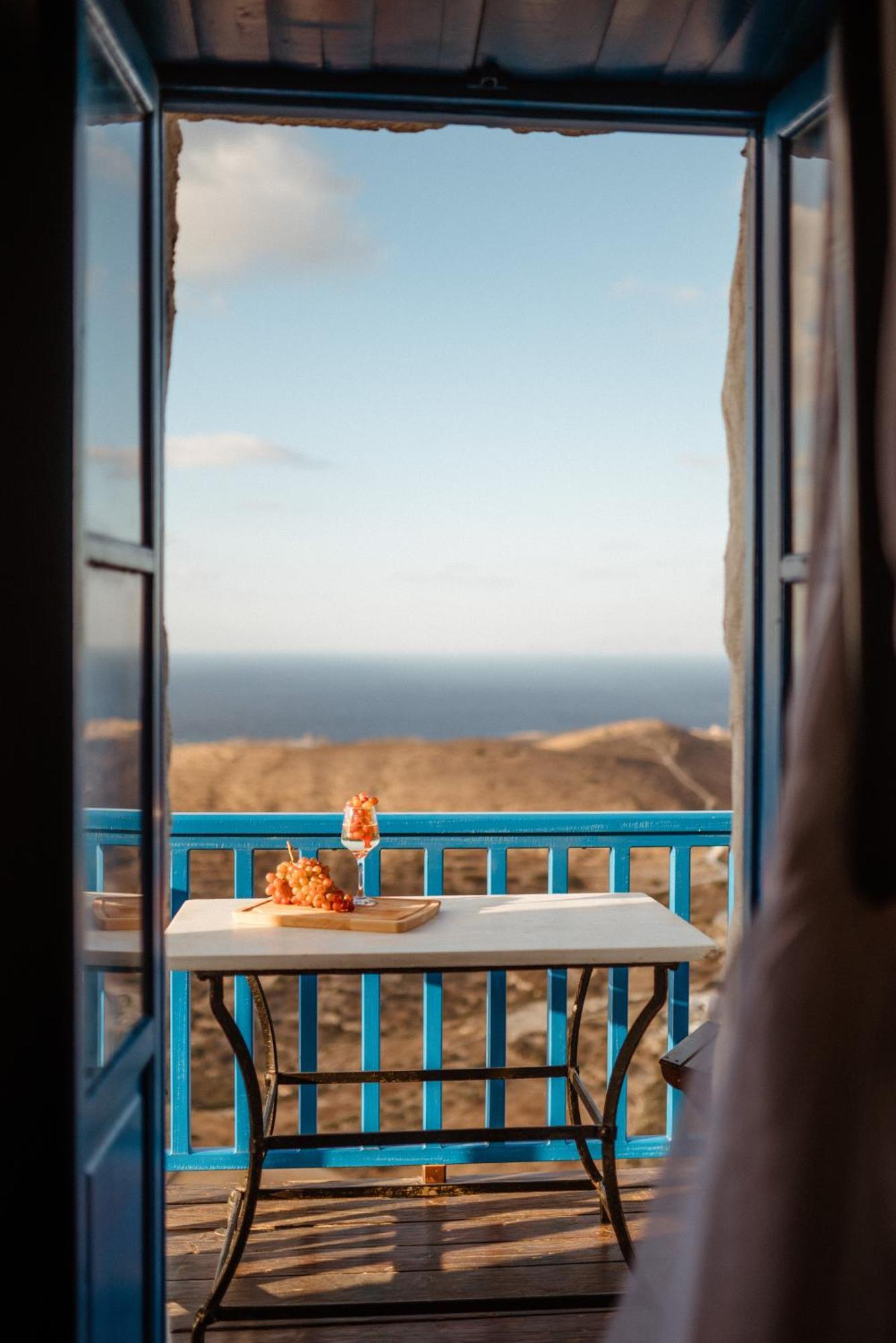 Castrum Traditional Sunset Suites Plaka  Exterior photo